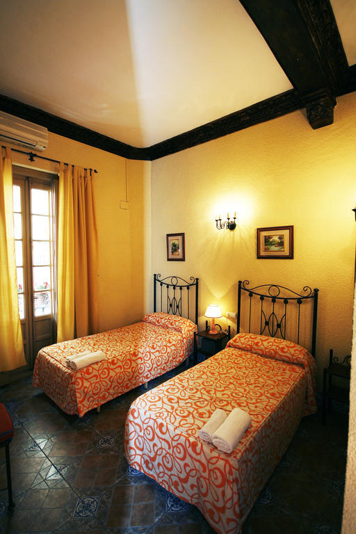 Hostal Van Gogh Sevilla Oda fotoğraf