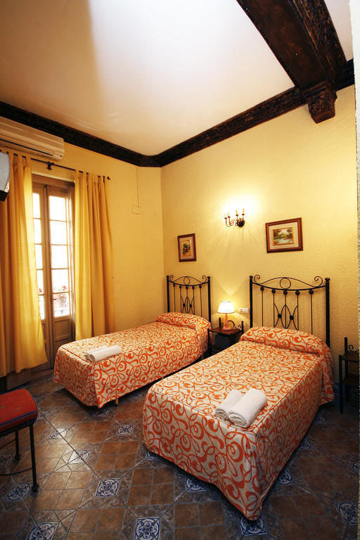 Hostal Van Gogh Sevilla Oda fotoğraf